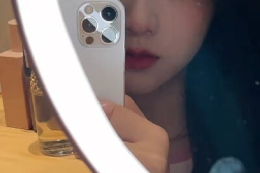结婚几十年零绯闻看清何冰妻子是谁后才懂他为何不敢乱来